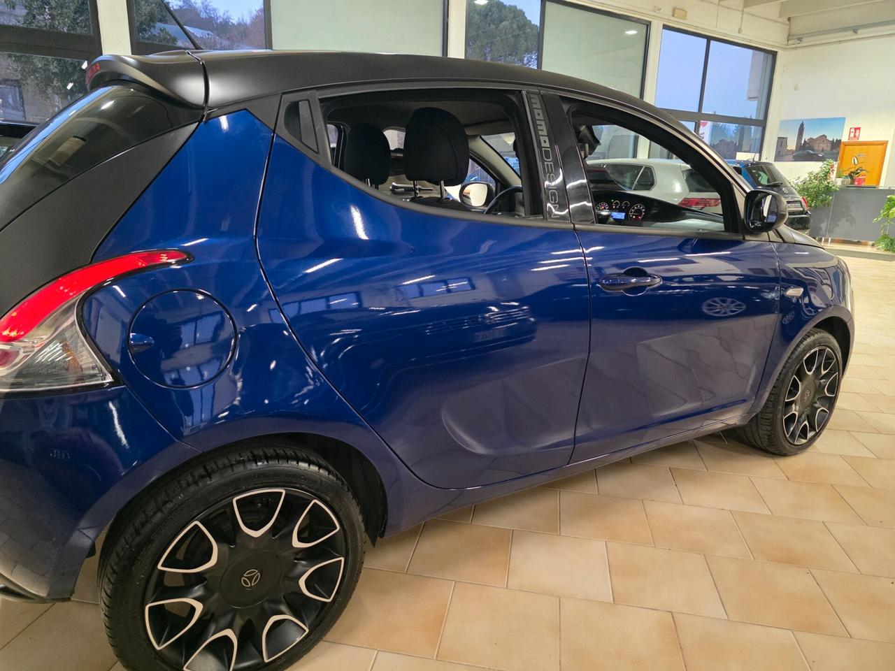 Lancia Ypsilon 1.2 69 CV 5 porte S Momodesign