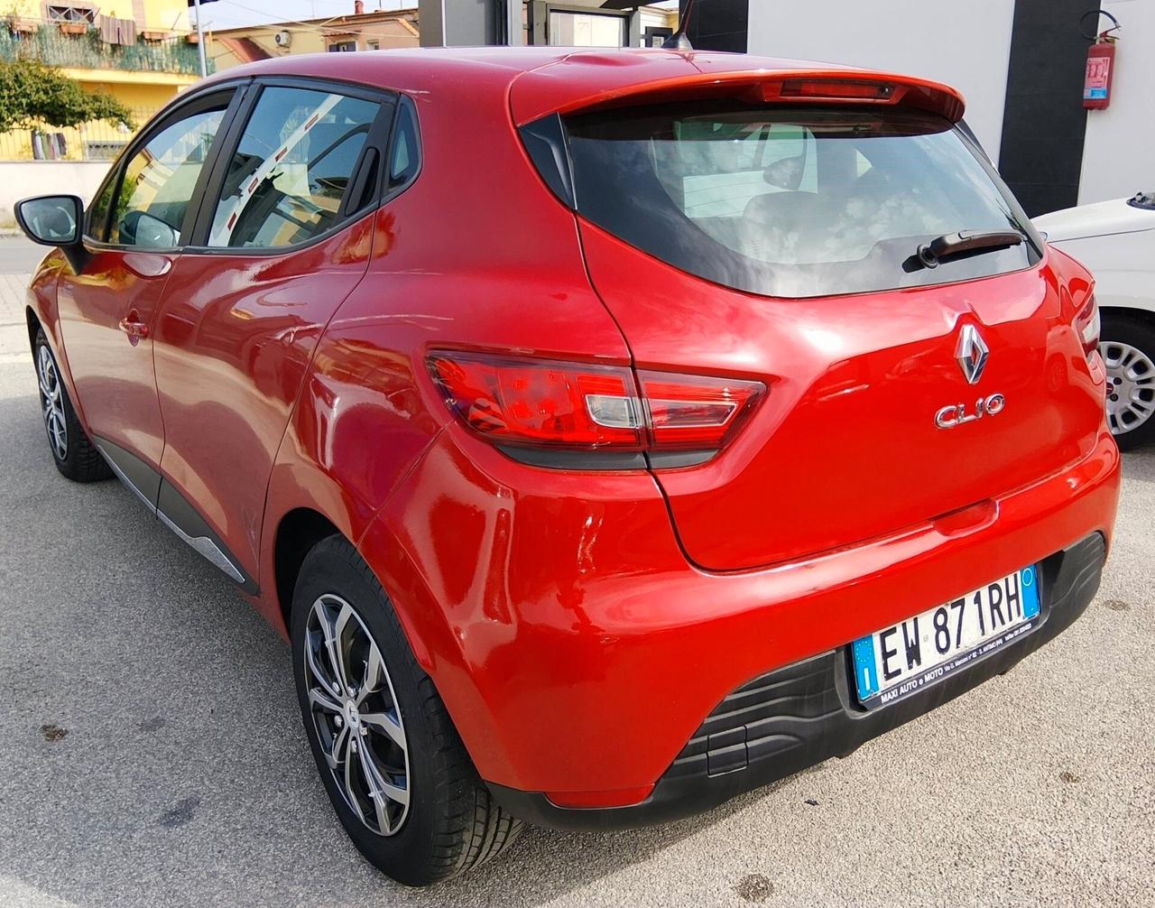 Renault Clio 1.2 100K KM!