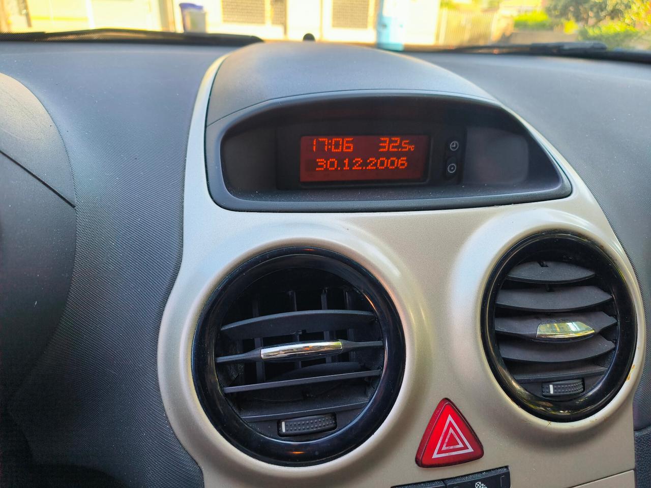 Opel Corsa 1.2 3 porte Enjoy