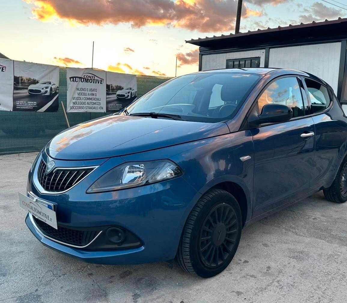 Lancia Ypsilon 1.0 FireFly 5 porte S&S Hybrid Ecochic Silver