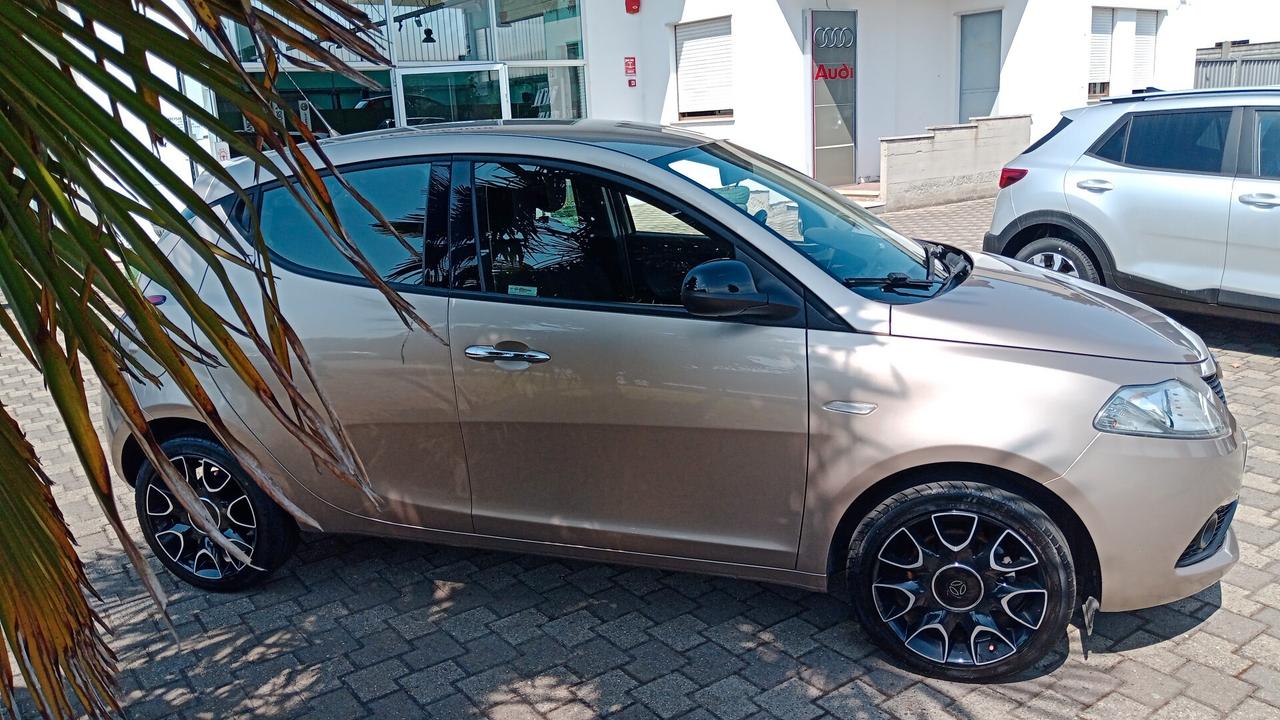 Lancia Ypsilon 1.2 69 CV 5 porte Gold