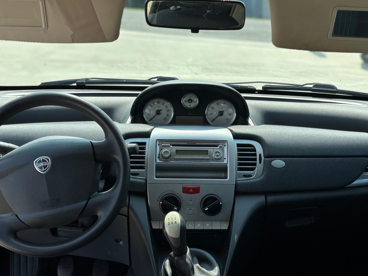 Lancia Ypsilon 1.3 MJT 75 CV Platino