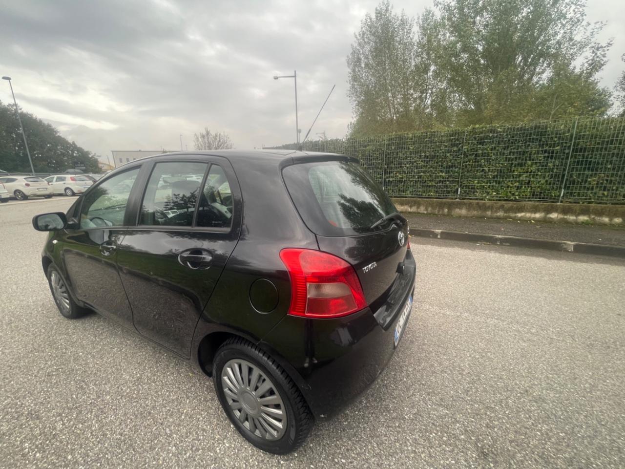 Toyota Yaris 1.0 5 porte