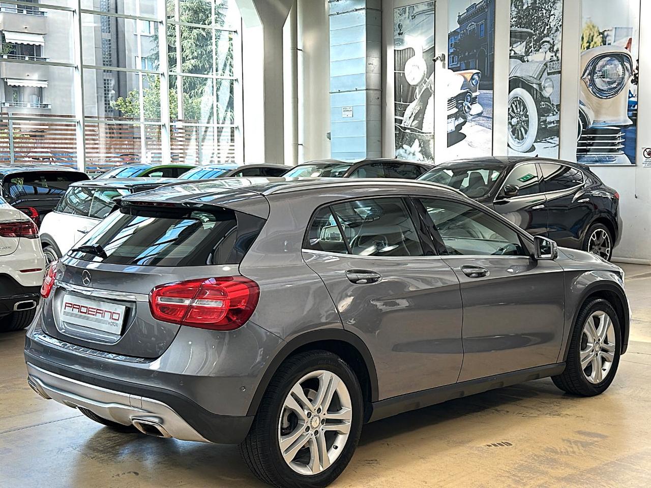 Mercedes GLA 200 Sport - Xeno - 18" - Navi - Sensori park