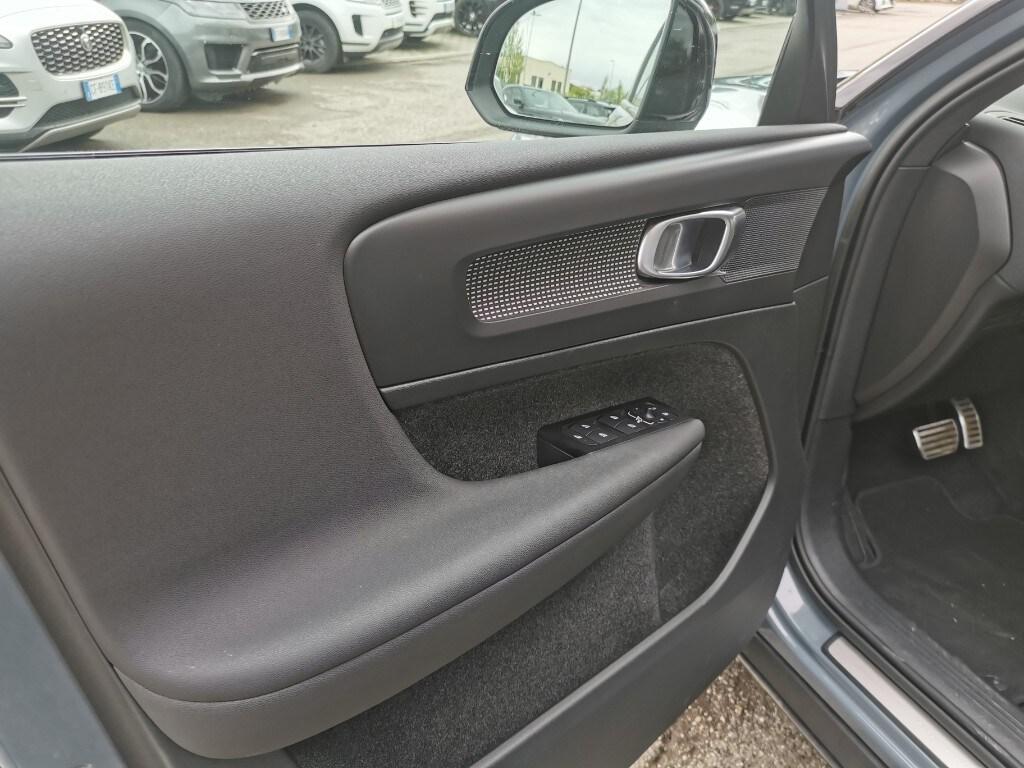 VOLVO XC40 (2017-->) XC40 T3 Geartronic Momentu...