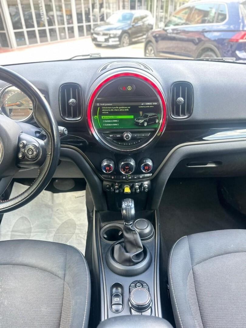 MINICountryman1.5CooperSEHypeCountrymanALL4Automat