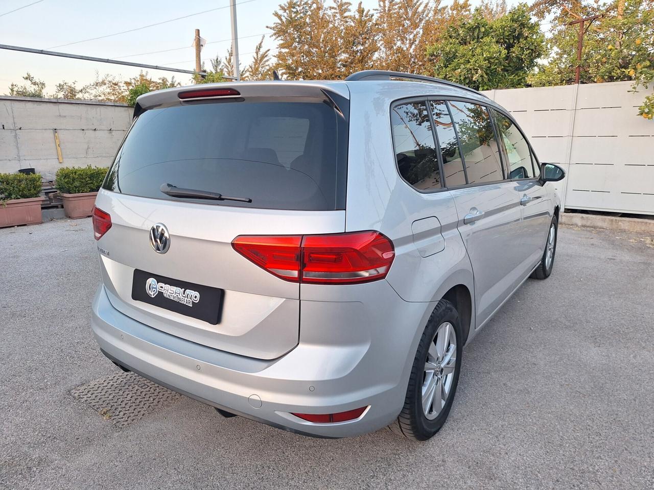 Volkswagen Touran 2.0 TDI 150cv Business NAV+RETROCAM. 2019