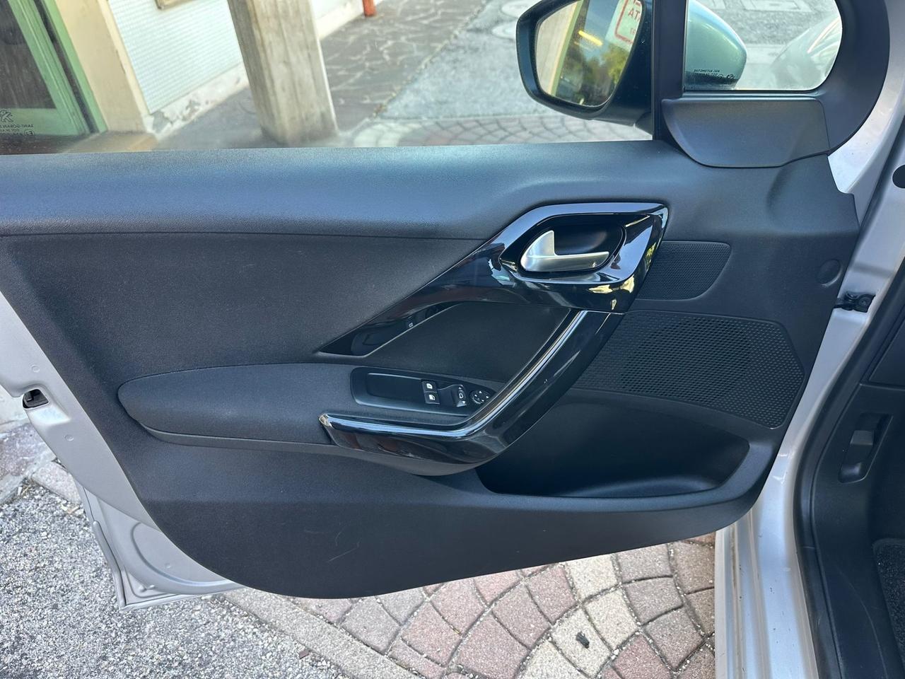 Peugeot 208 PureTech 68 5 porte Active Metano