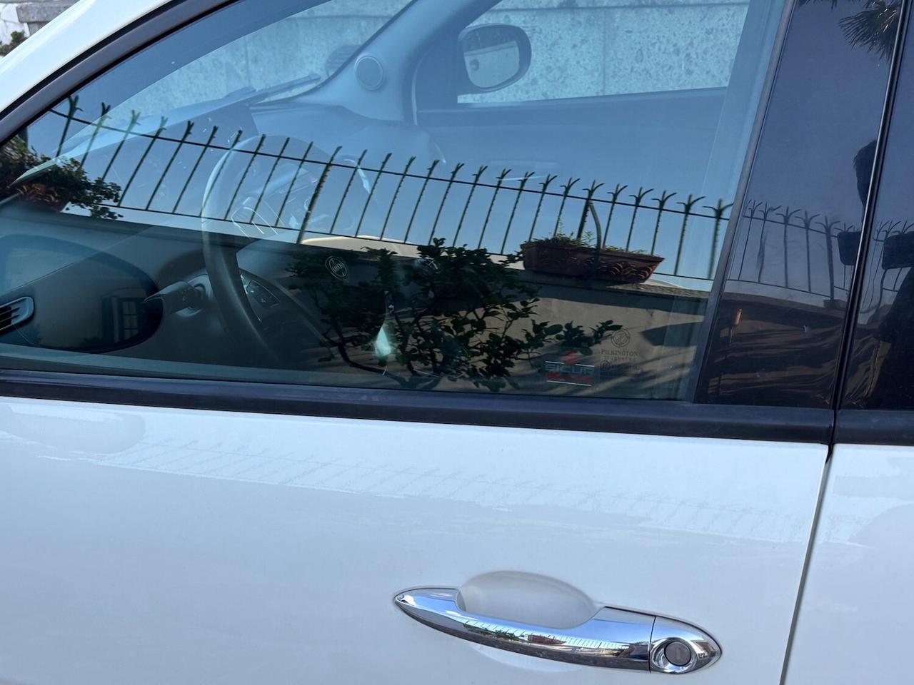 Lancia Ypsilon 1.2 69 CV 5 porte S&S Gold