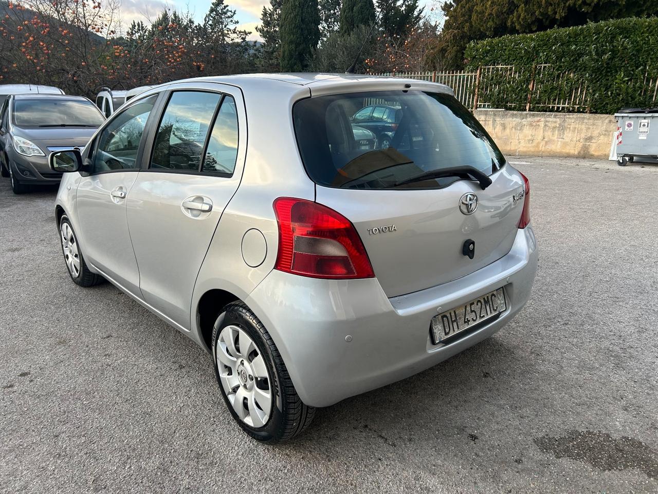 Toyota Yaris 1.3 5 porte cambio automatico 120000km
