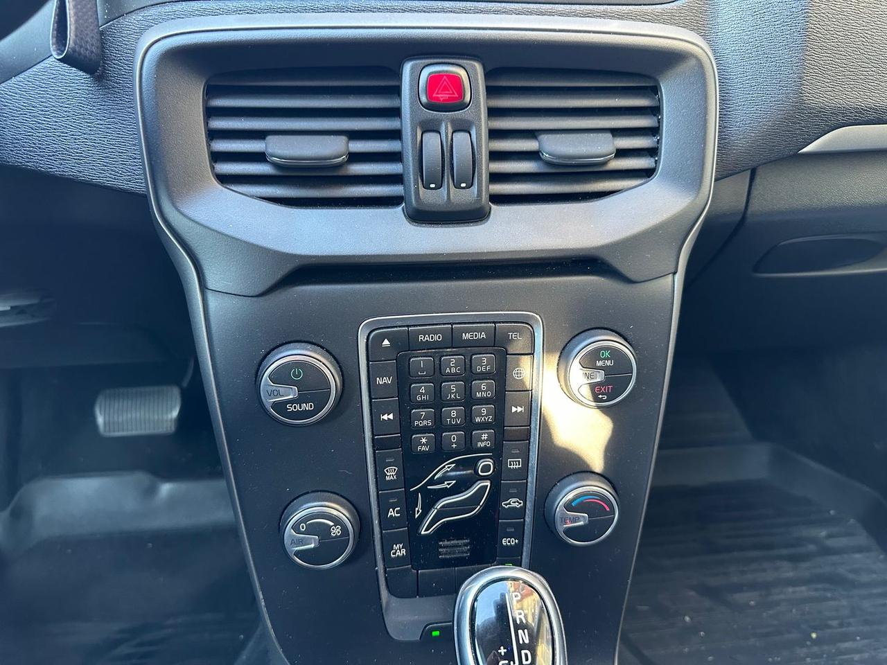 Volvo V40 D2 Momentum Geartronic #10585