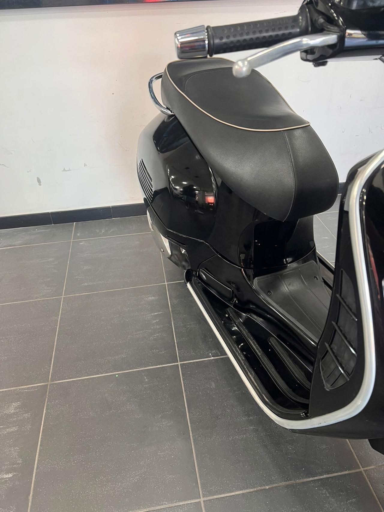 Piaggio Vespa 300 GTS