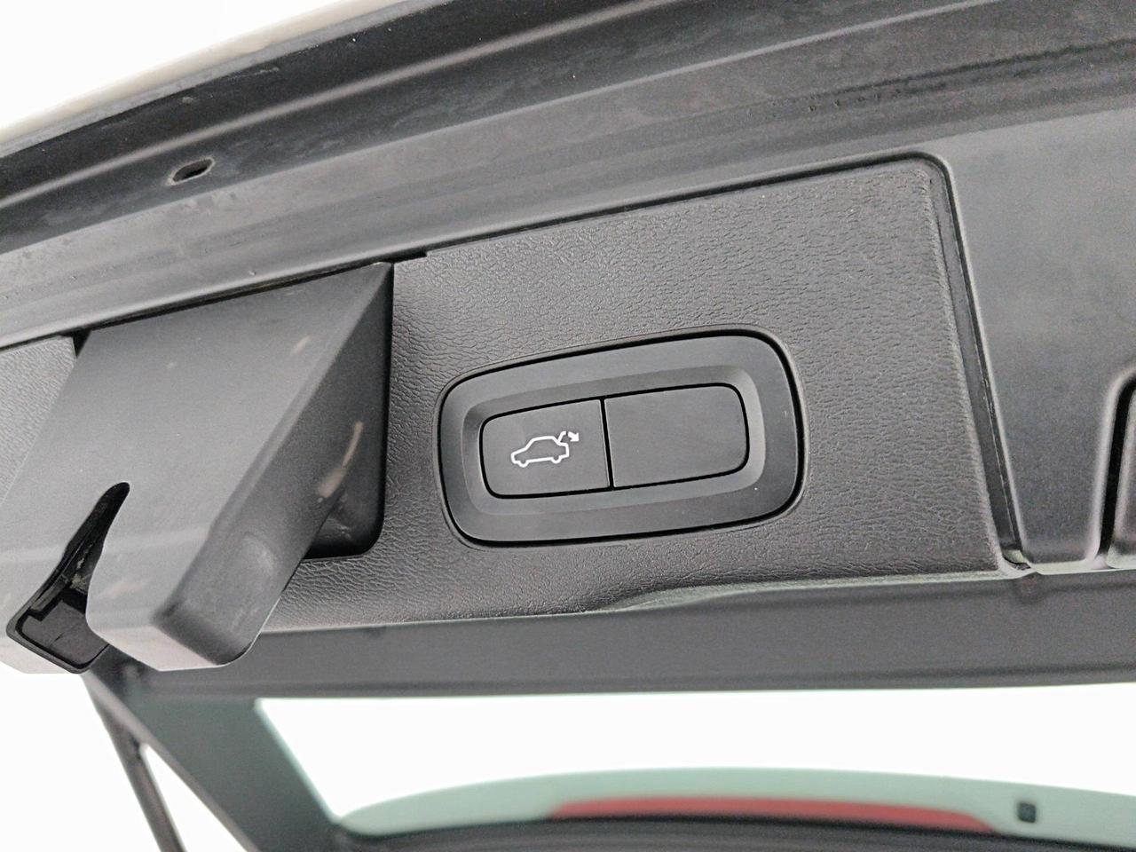 Volvo XC60 2.0 b4 Business Plus awd