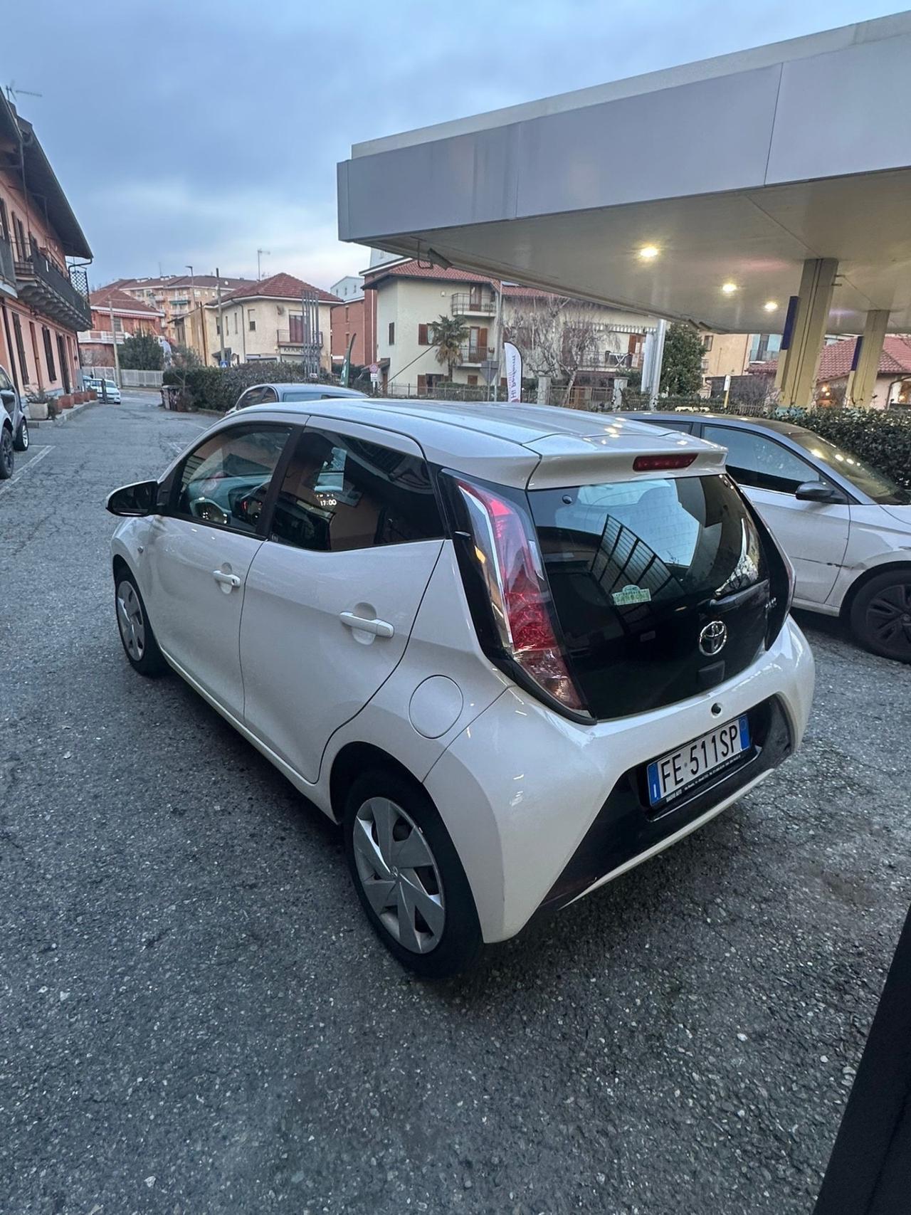 Toyota Aygo 1.0 VVT-i 69 CV 5 porte x-play