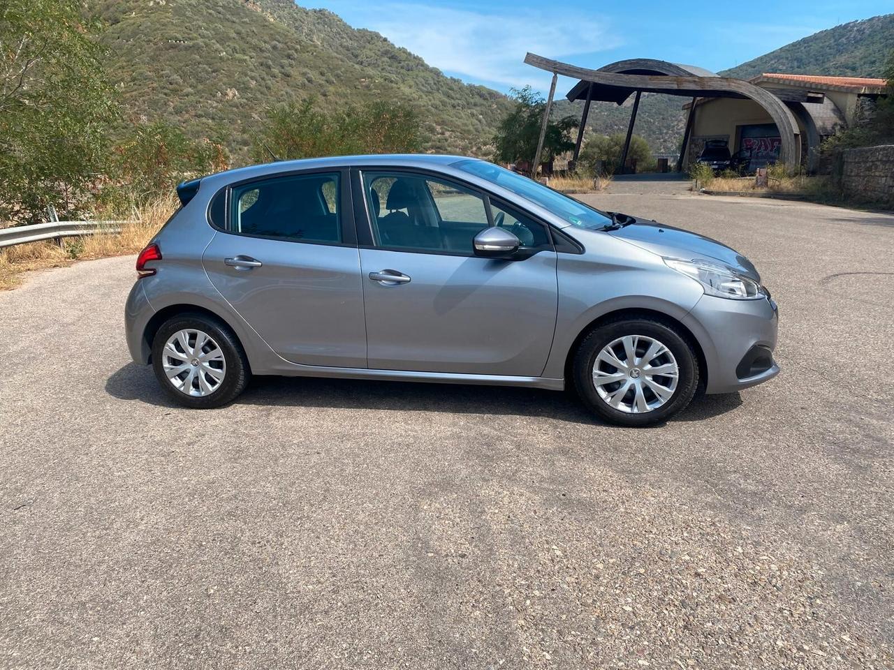 Peugeot 208 BlueHDi 100