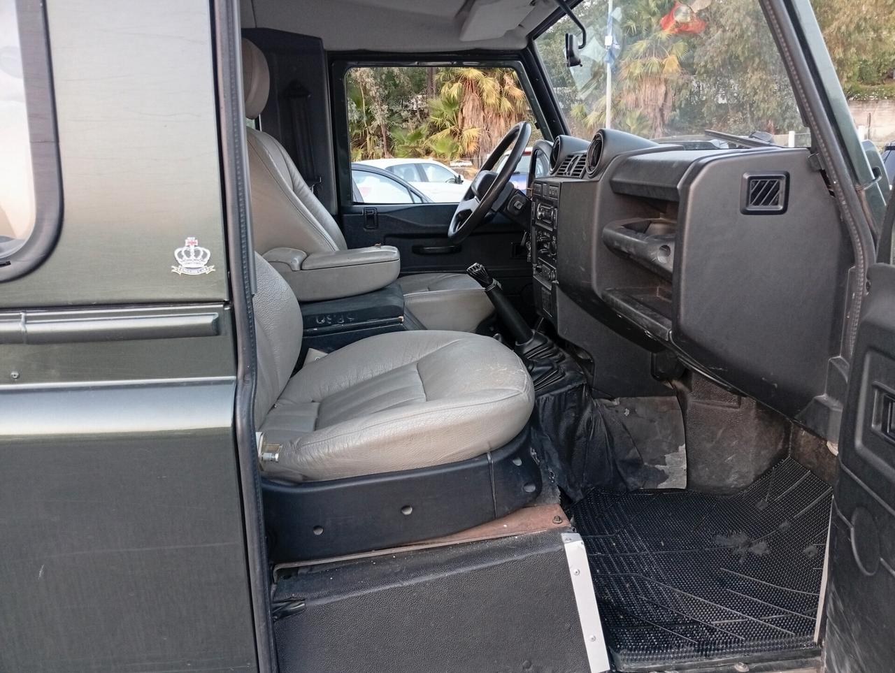 Land Rover Defender 90 2.4 TD4 Station Wagon SE