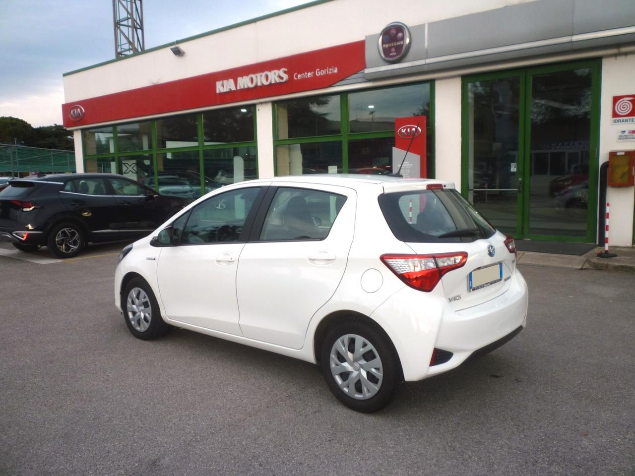 TOYOTA Yaris 1.5 Hybrid 5 porte Business BIANCO 2020