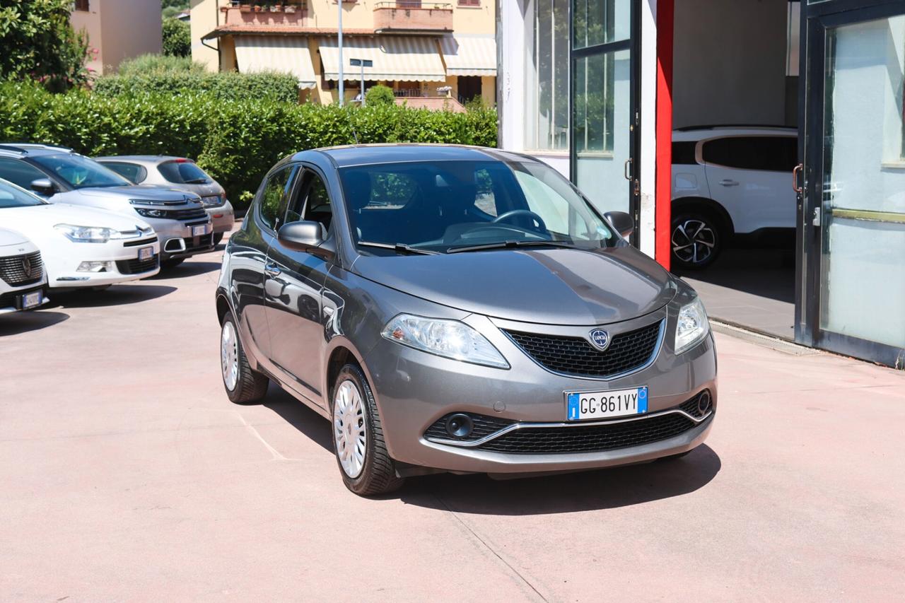 Lancia Ypsilon 1.2 69 CV 5 porte Silver