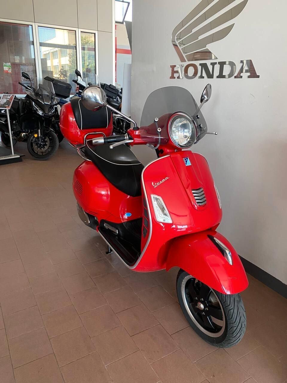 Piaggio Vespa 300 GTS