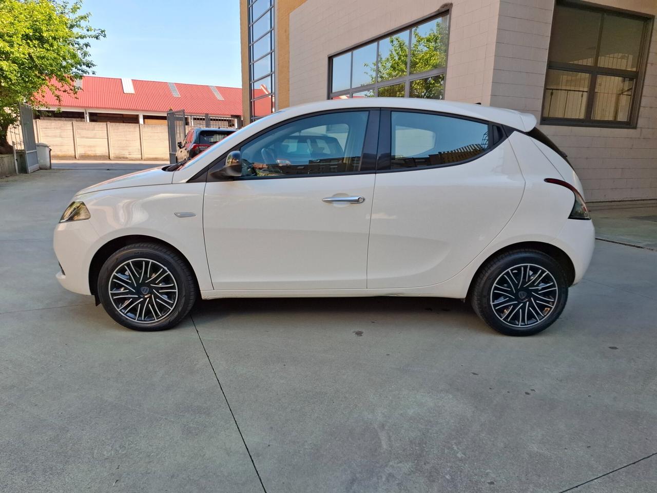 Lancia Ypsilon 1.0 FireFly 5 porte S&S Hybryd Gold