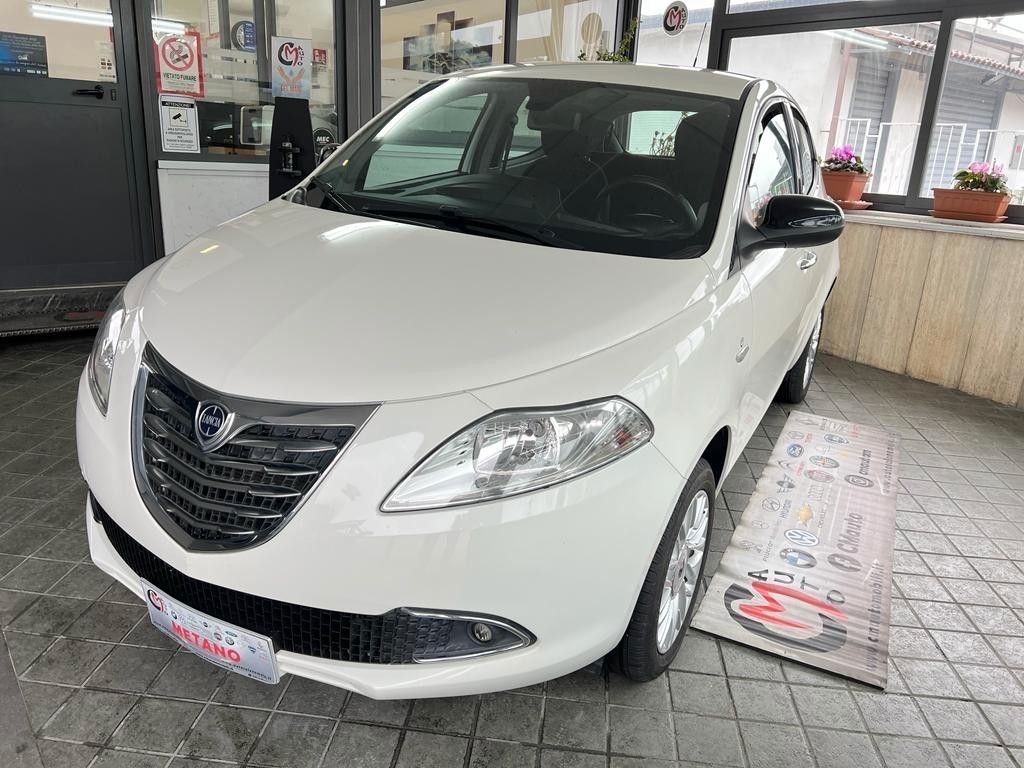 Lancia Ypsilon 0.9 TwinAir 85 CV 5 porte Metano Ecochic Gold