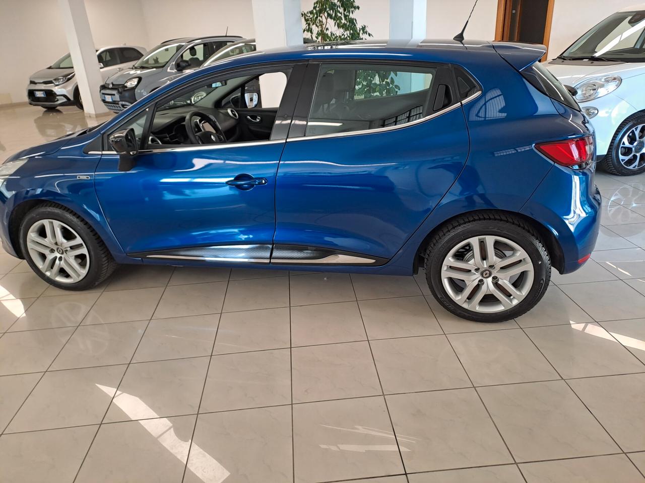 Renault Clio dCi 8V 75 CV Start&Stop 5 porte Energy Duel