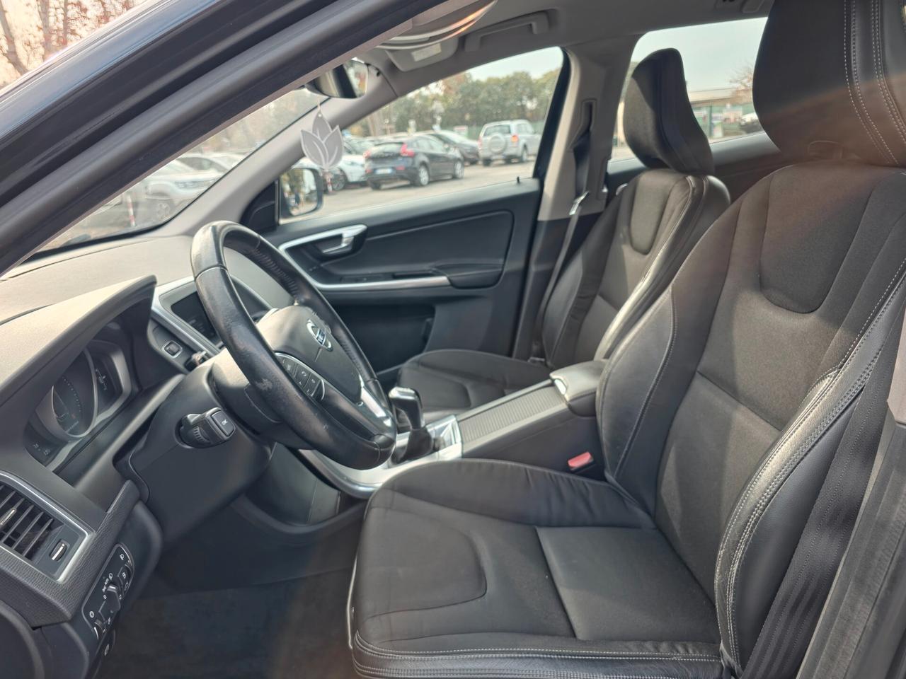 Volvo XC 60 XC60 D3 Geartronic R-design 2017-E6 Manuale