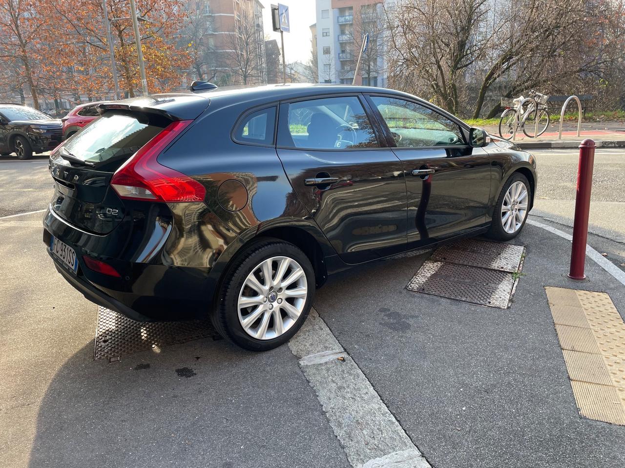 Volvo V40 2.0 D2 120cv MOMENTUM/GARANZIA 12 MESI