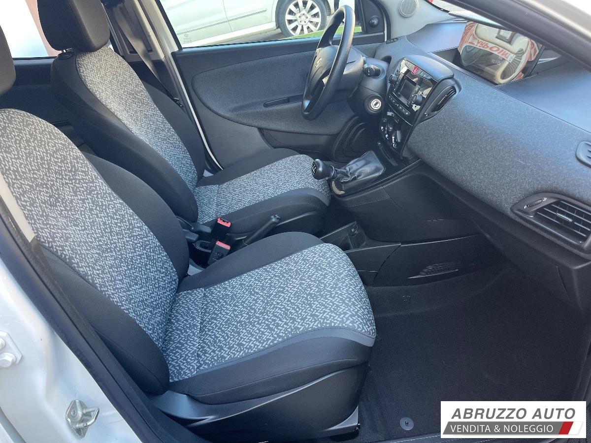 LANCIA Ypsilon 1.0 5p Hybrid Silver 16.000 KM