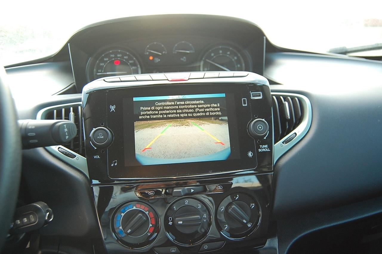 Lancia Ypsilon 1.0 FireFly 5 porte S&S Hybrid Platino