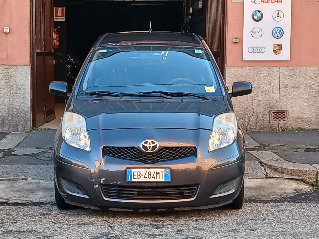 TOYOTA Yaris 1.0 3p.