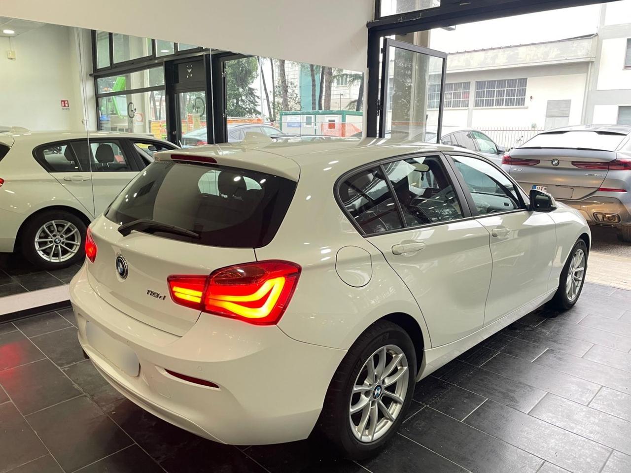 BMW Serie 1 Advantage F40