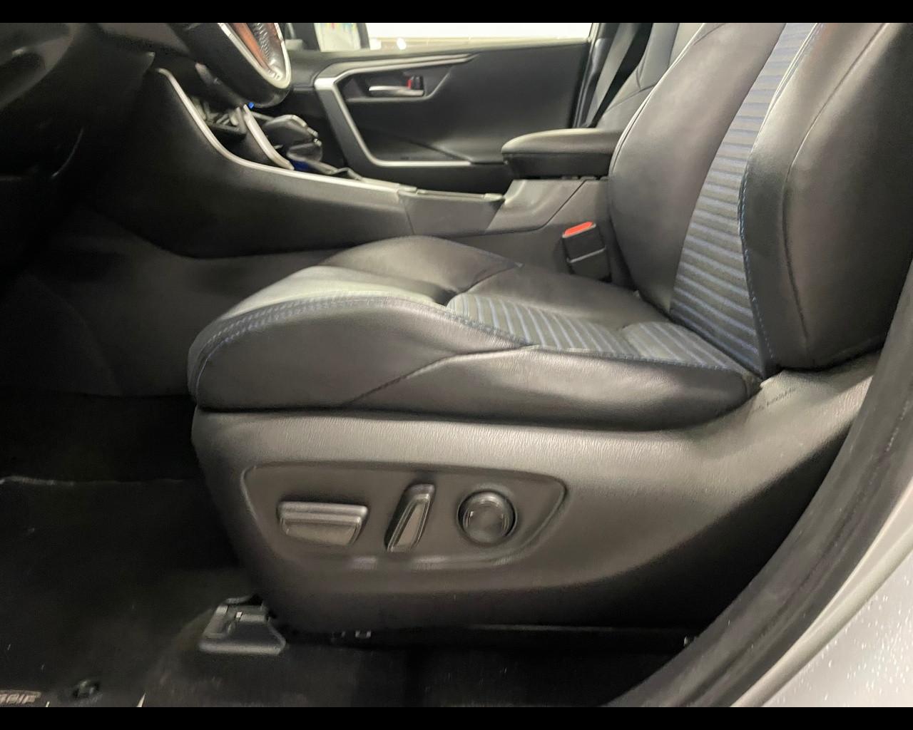 TOYOTA RAV4 5ª serie - RAV4 2.5 HV (218CV) E-CVT 2WD Lounge