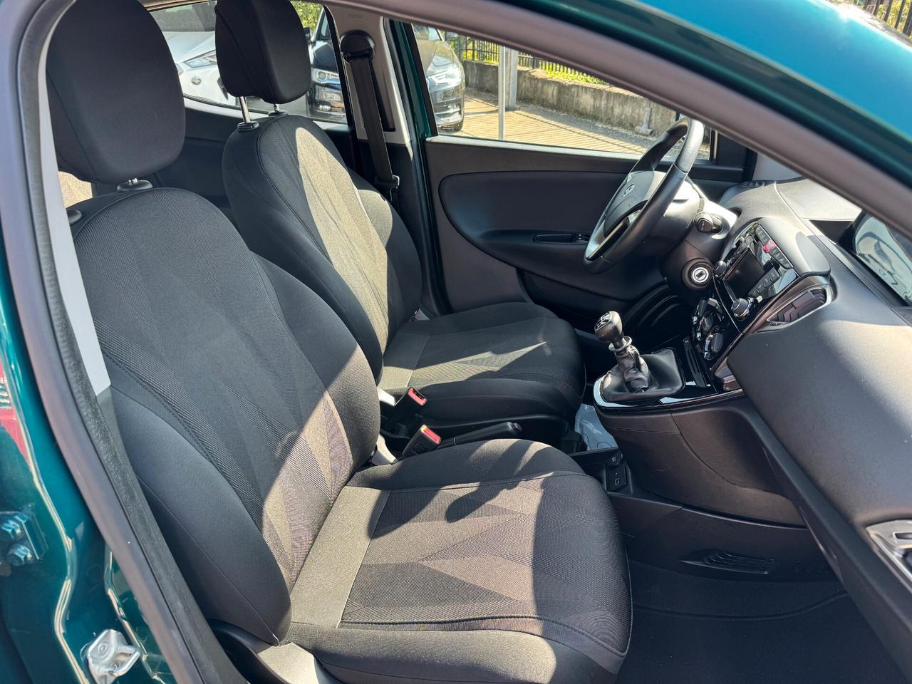 Lancia Ypsilon 1.0 FireFly 5 porte S&S Hybrid Ecochic Gold