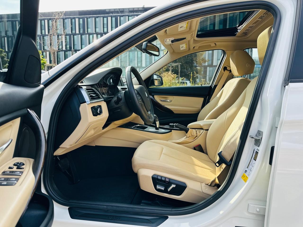 Bmw 320i berlina Business Advantage aut.
