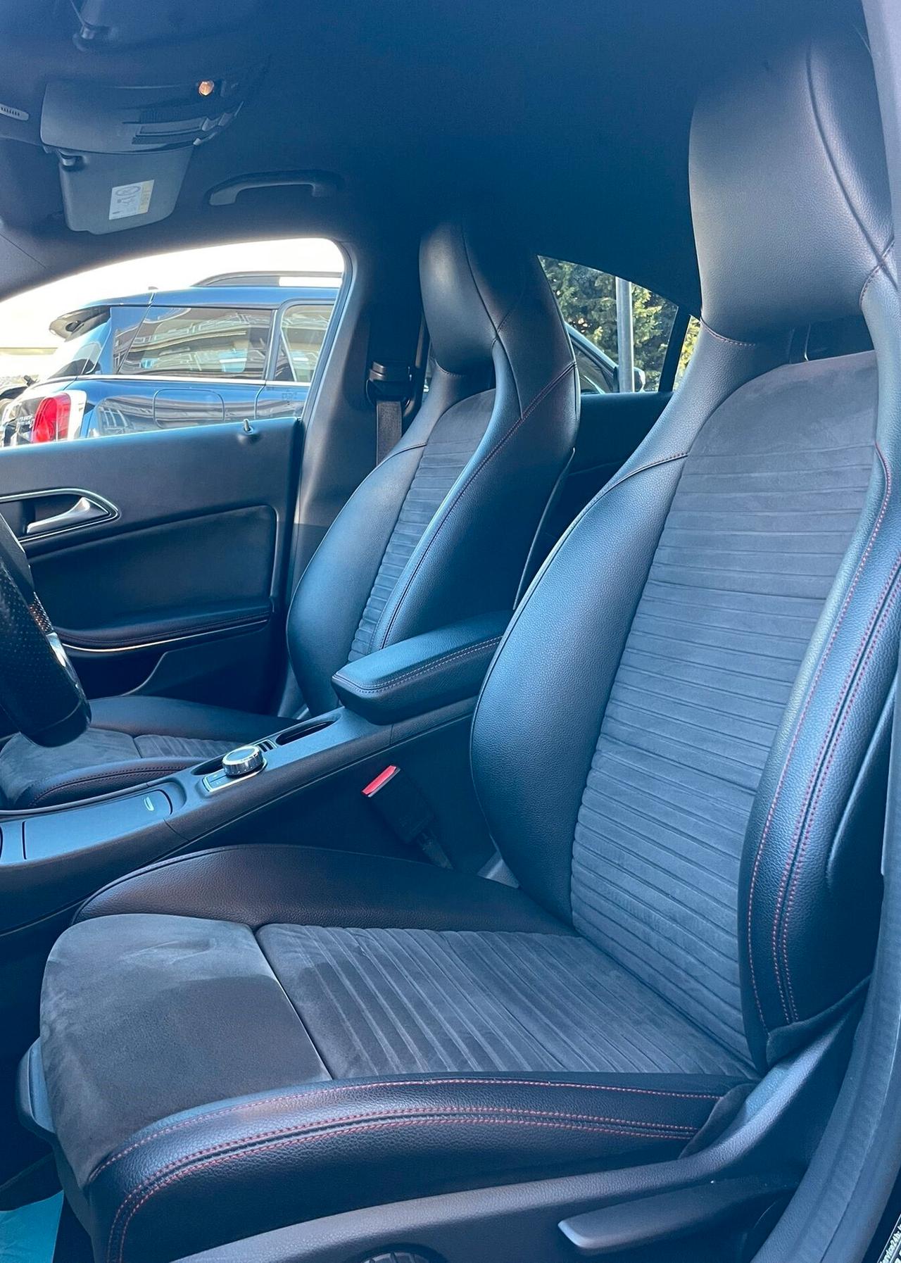 MERCEDES-BENZ CLA AMG Premium200D Dark Night