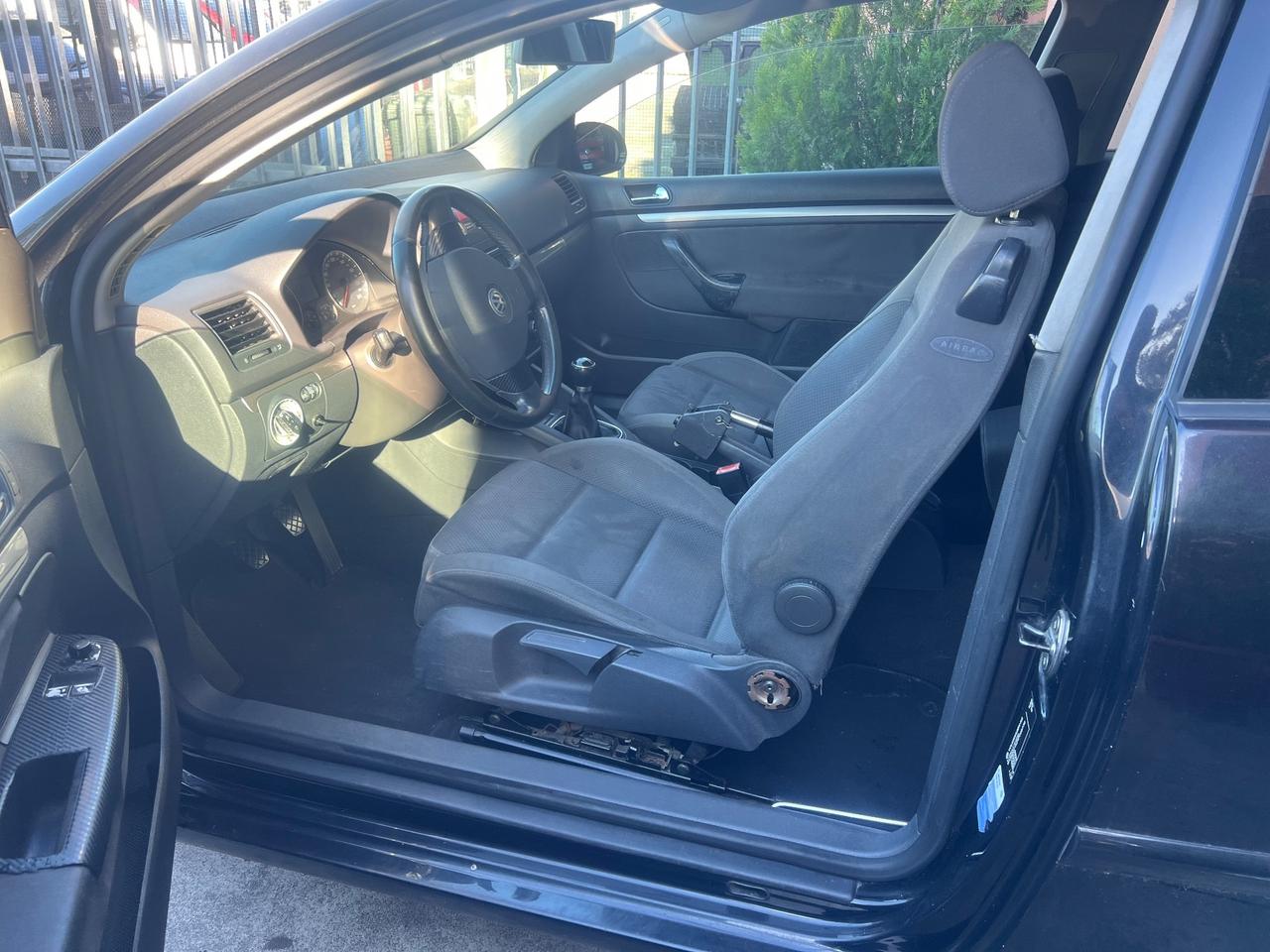 Volkswagen Golf 1.6 16V FSI 3p. Sportline