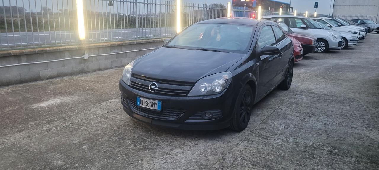 Opel Astra GTC 1.7 CDTI 101CV 3 porte Cosmo