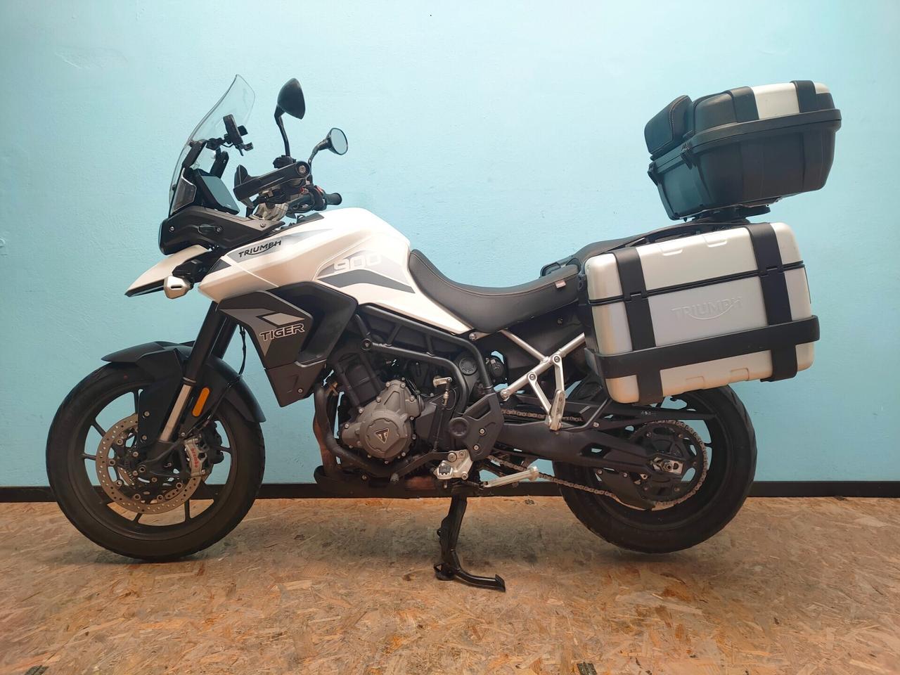 Triumph Tiger 900 GT PRO con tris borse originali