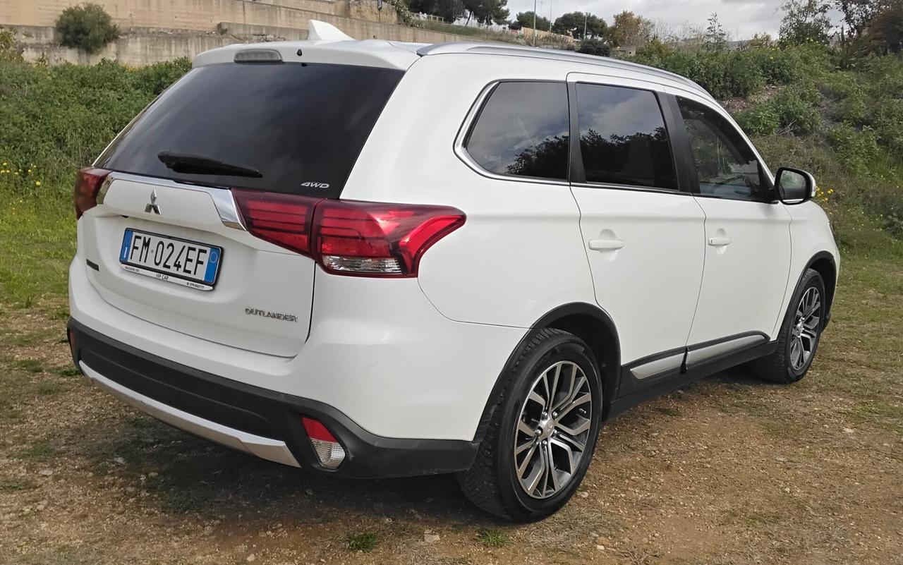 Mitsubishi Outlander 2.2 DI-D 4WD N1 AUTOCARRO