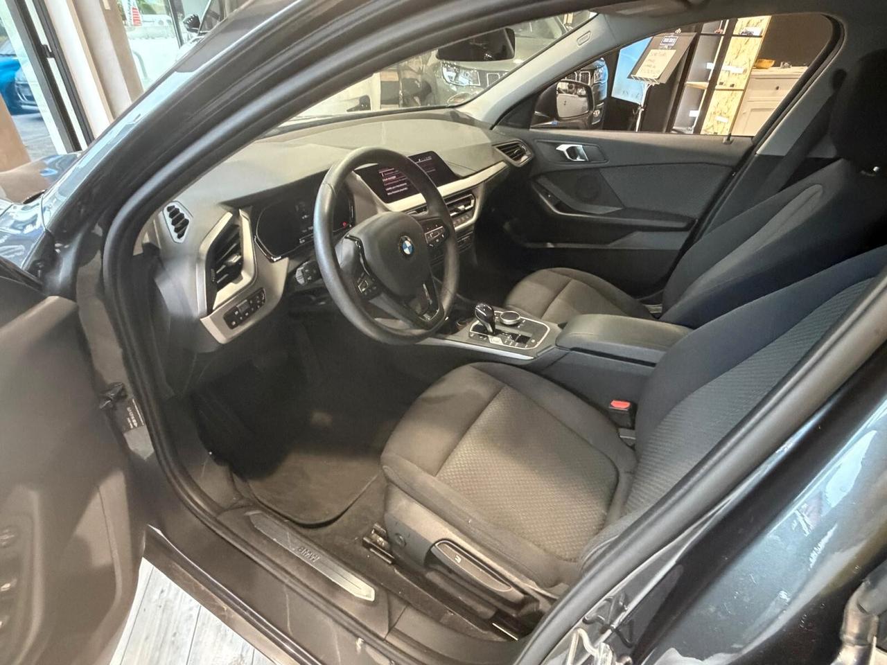 Bmw 118 118d 5p. Business Advantage