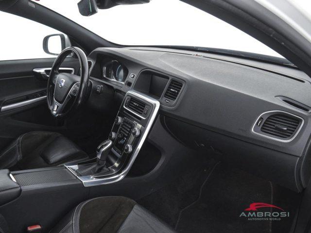 VOLVO V60 D3 Geartronic R-Design Momentum - PER OPERATORI DE