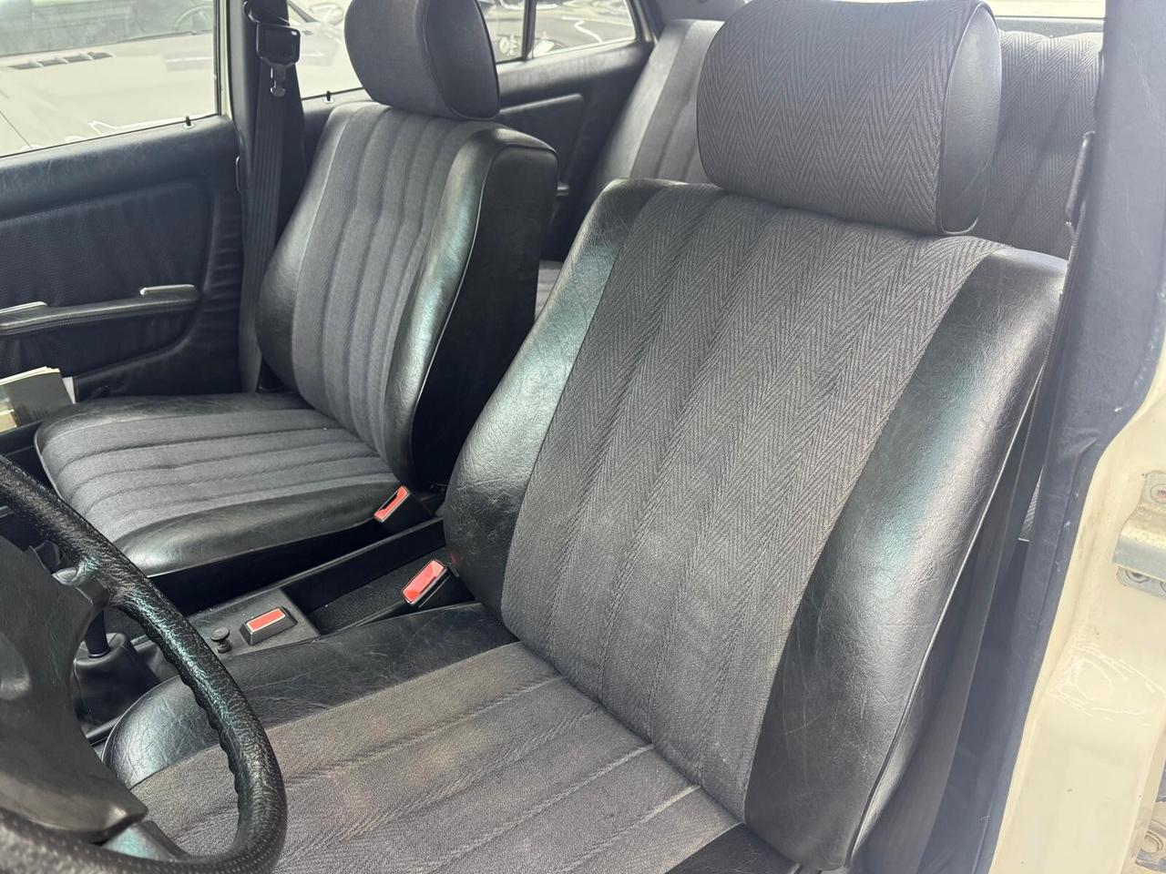 Mercedes-Benz 200 -Benzina