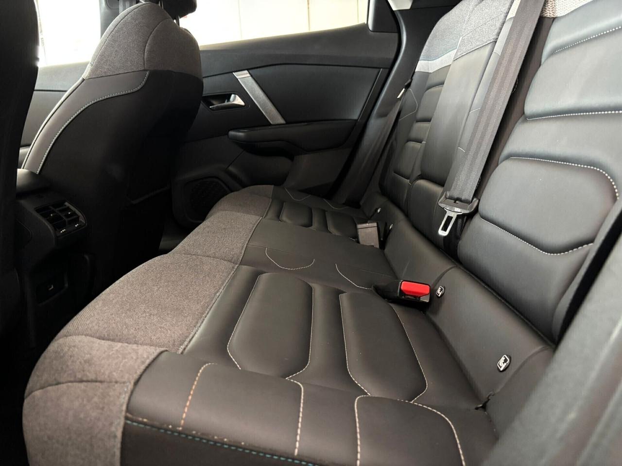 Citroen C4 SHINE PureTech 130 EAT8 SPOTICAR