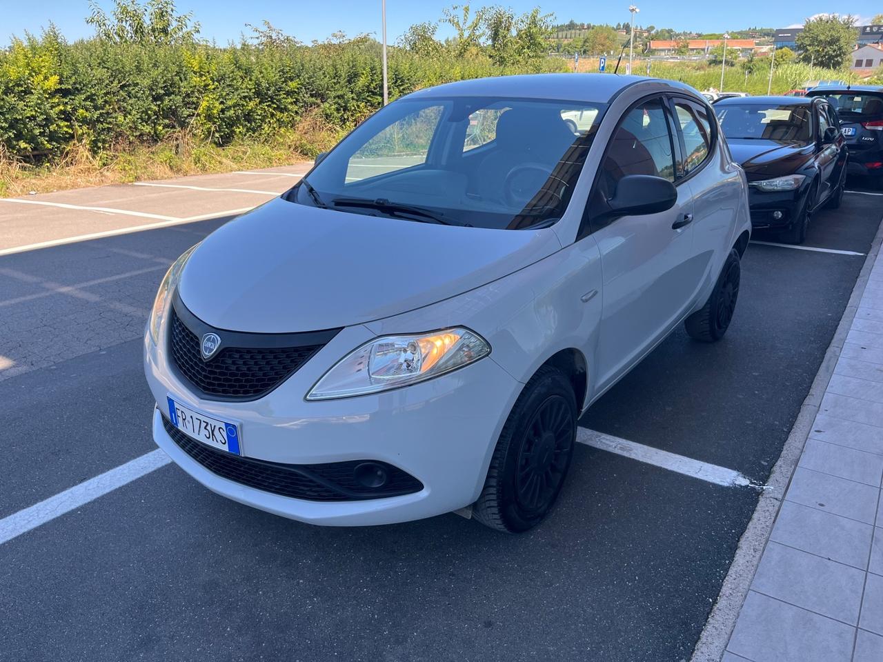 Lancia Ypsilon 0.9 TwinAir 85 CV 5 porte Metano Ecochic Platinum
