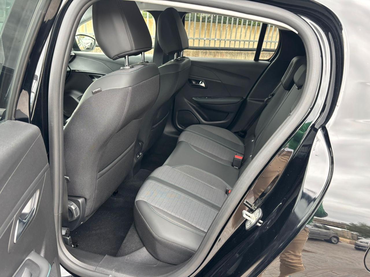 Peugeot 208 PureTech 100cv EAT8 5p Allure Pack