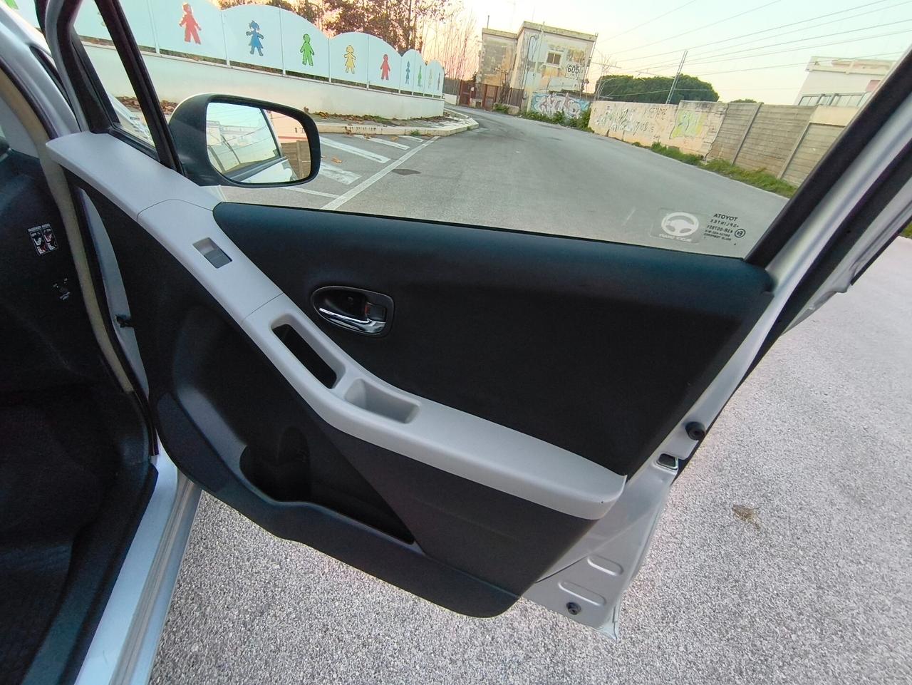 Toyota Yaris 1.3 5 porte