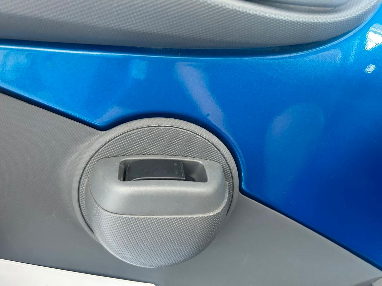 Peugeot 107 1.0b X NEOPATENTATI 2011
