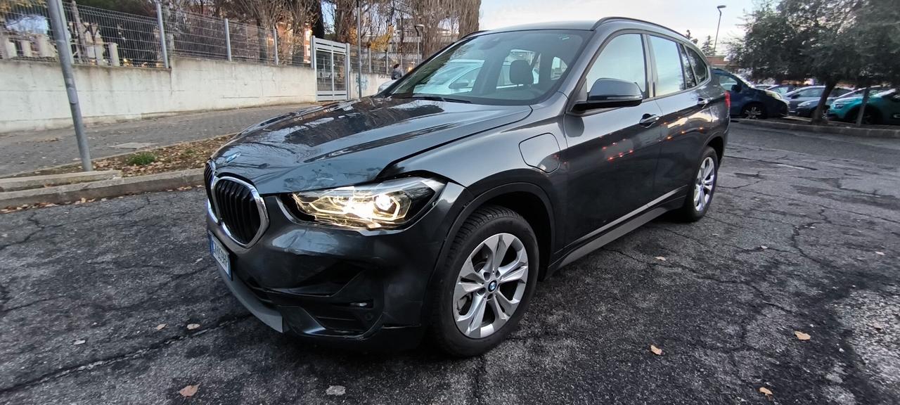 BMW X1 auto incidentata