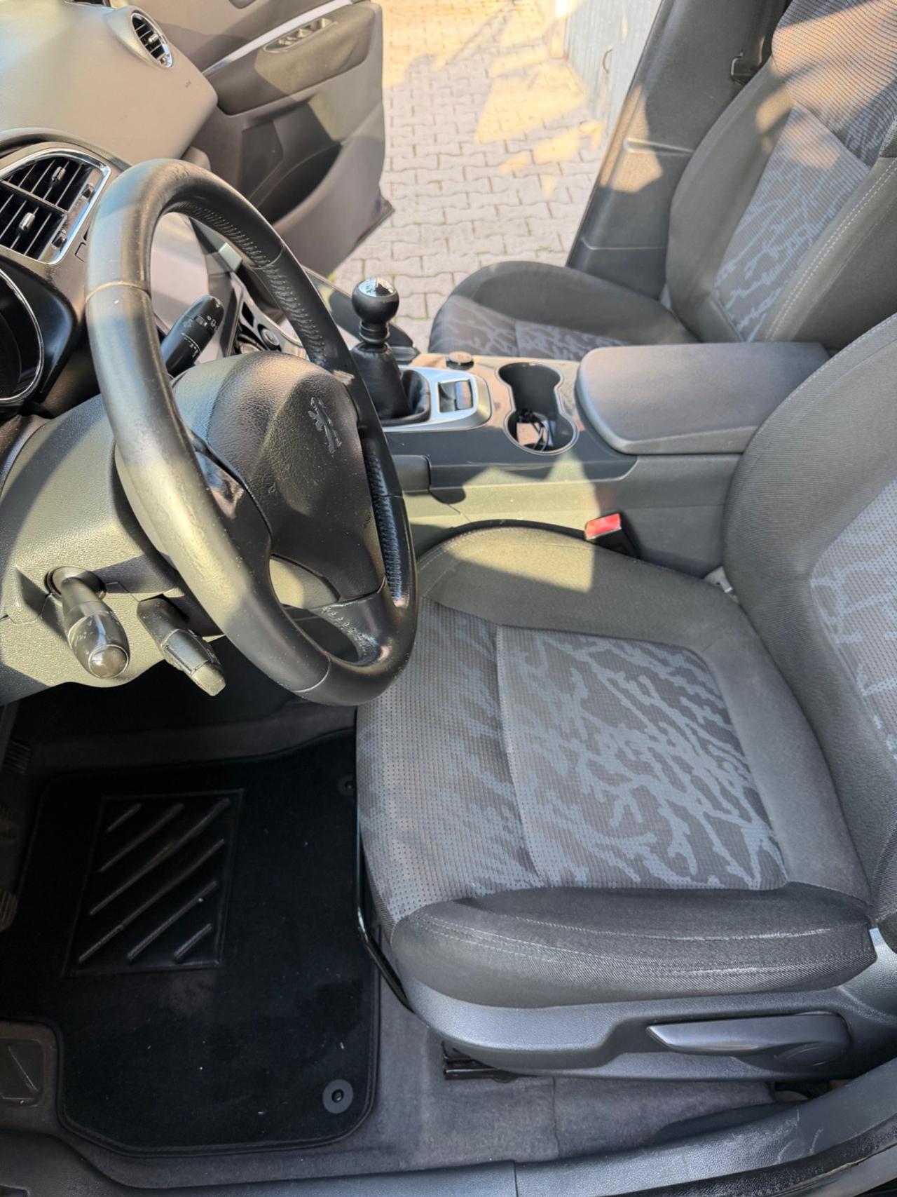 Peugeot 3008 1.6 HDi 112CV Business
